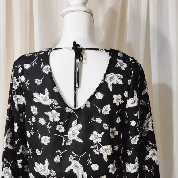 NWT- Black and White Floral Blouse - Picture 3 of 5